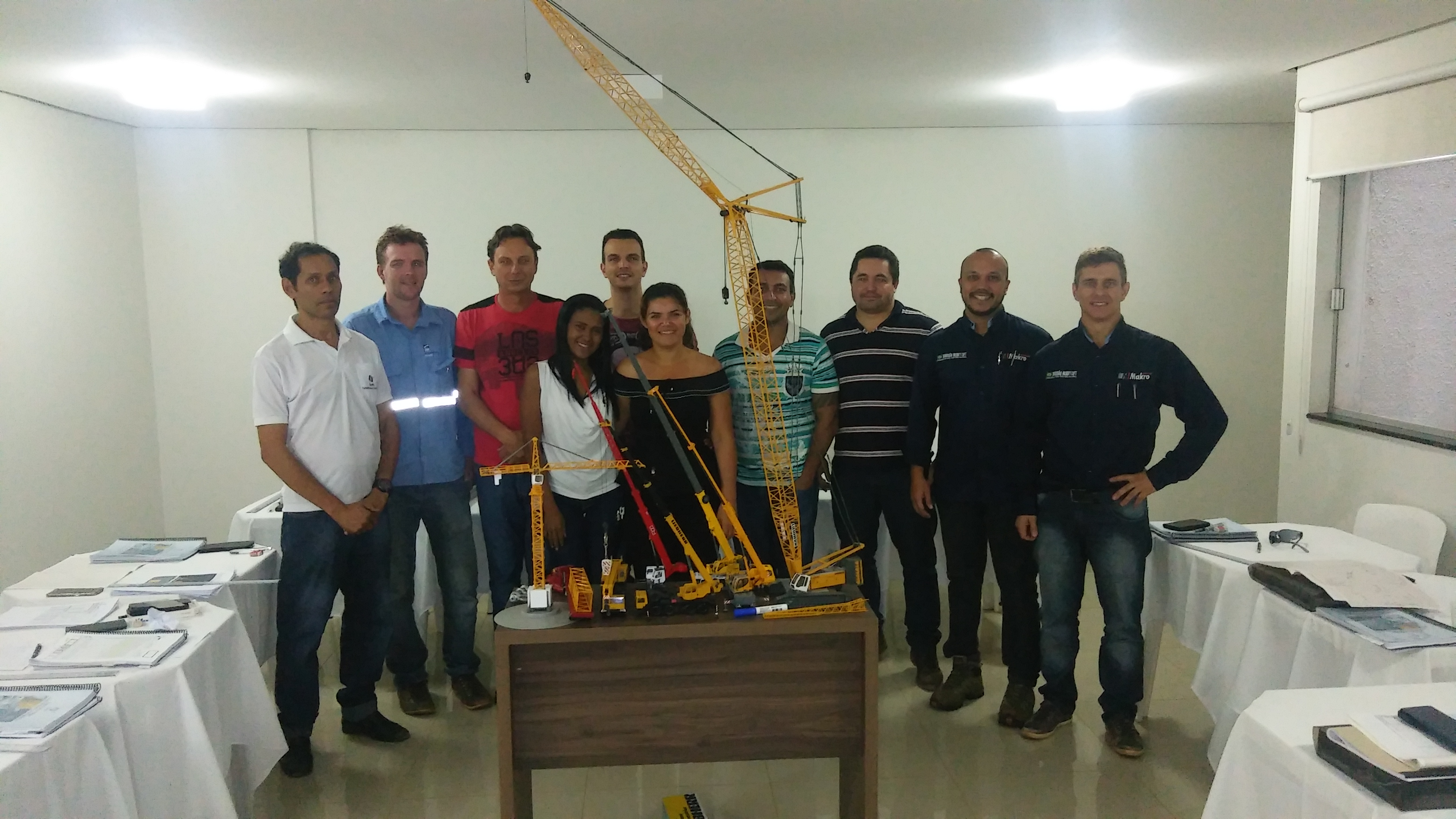 Setc capacita profissionais de grandes empresas para o mercado de movimentação de cargas.
Participantes das empresas Sarens, Makro Engenharia, Mip e Omega Engenharia.